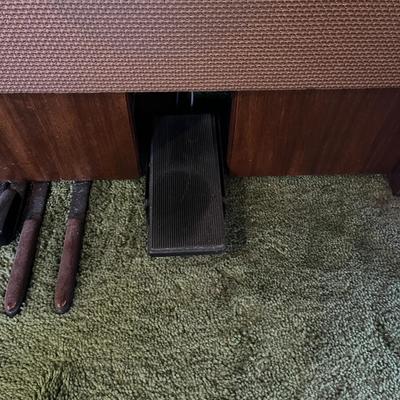 Vintage Hammond Electric Organ