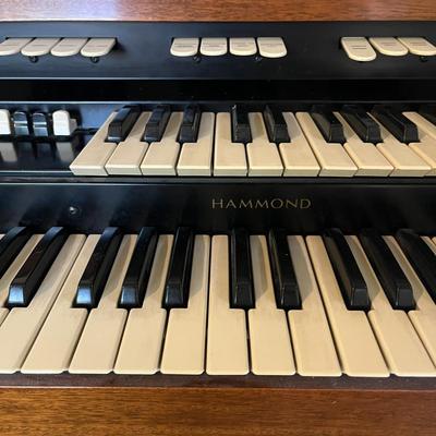 Vintage Hammond Electric Organ