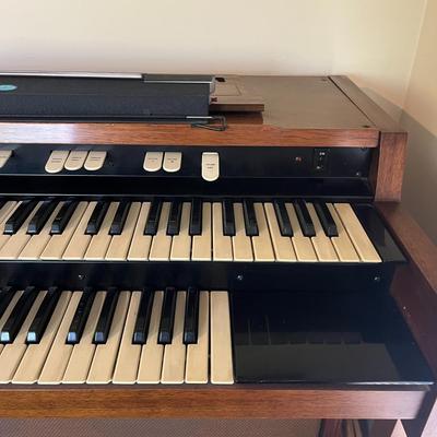 Vintage Hammond Electric Organ