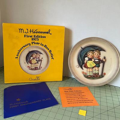 Goebel Hummel Anniversary Plate 1975