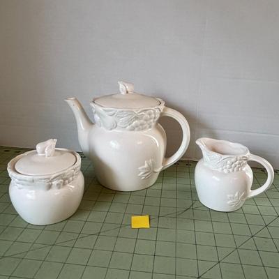 Orchard Collection serving pots