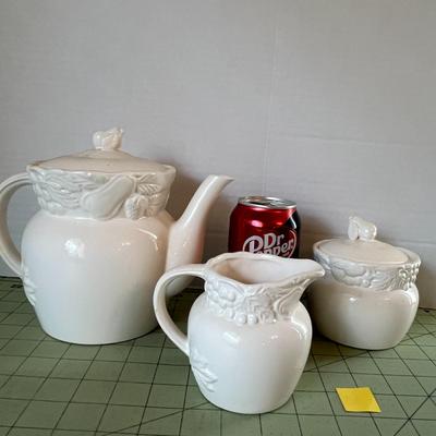 Orchard Collection serving pots