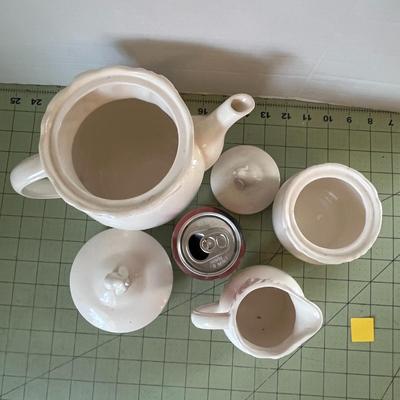 Orchard Collection serving pots