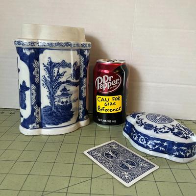 Blue & White Lidded Chinese Porcelain Jar