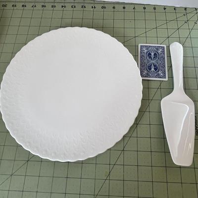 White Embossed Dinner & Dessert Plate Set with Server