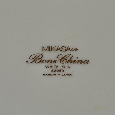 White Embossed Dinner & Dessert Plate Set with Server
