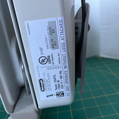 DeLonghi 1500W Electric Oil-Filled Radiator Heater ‘A’