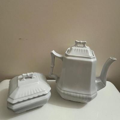Royal stone China Wedgwood Co. England, Tea Pot and China Serving Dish