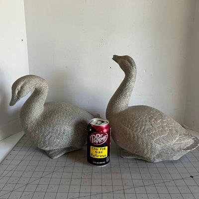 Concrete Swan Garden Statues (Pair)