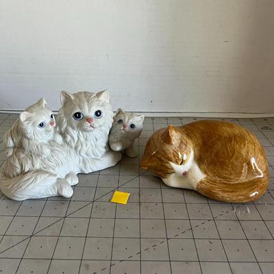 Cat Family Figurine & Sleeping Cat Sculpture