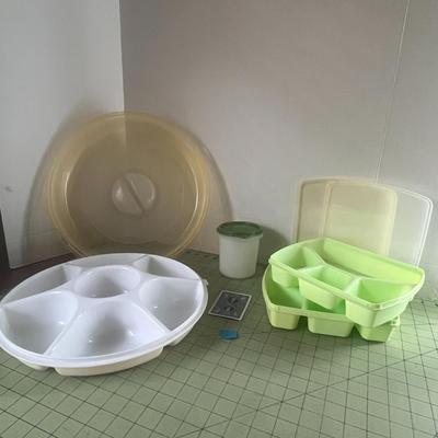 Multi-Compartment Food Storage Set