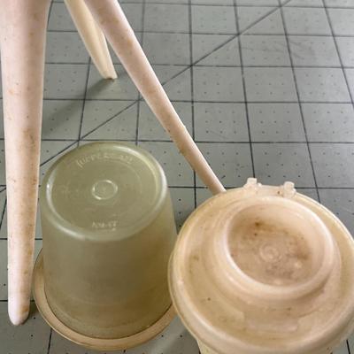 Vintage Tupperware Collection – Bowls, Lids & Accessories
