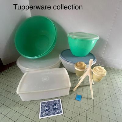 Vintage Tupperware Collection – Bowls, Lids & Accessories