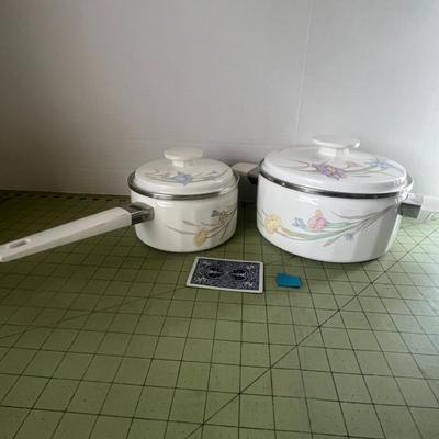 Vintage MIKASA Floral Enamel Saucepan & Dutch Oven Set – White with Pastel Flowers
