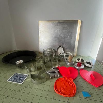Baking Cutters & Bakeware Set