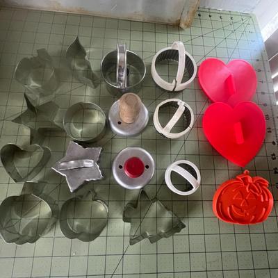 Baking Cutters & Bakeware Set
