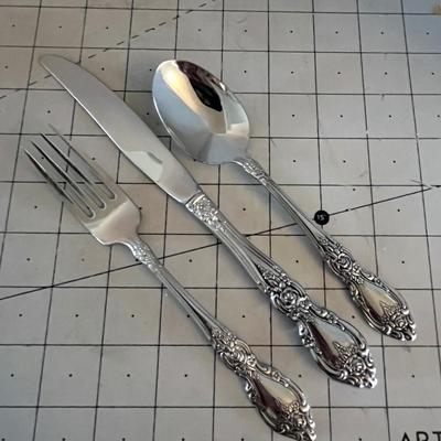 Vintage Ornate Stainless Flatware Set – 98 Piece Assortment
