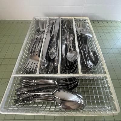 Vintage Ornate Stainless Flatware Set – 98 Piece Assortment