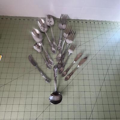 Vintage Ornate Stainless Flatware Set – 98 Piece Assortment