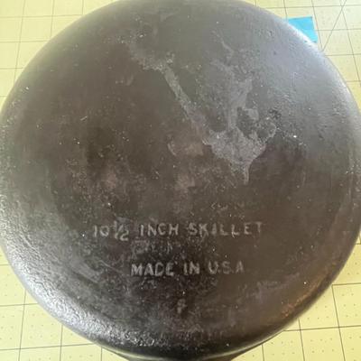 10½-Inch Cast Iron Skillet – Pre-Seasoned