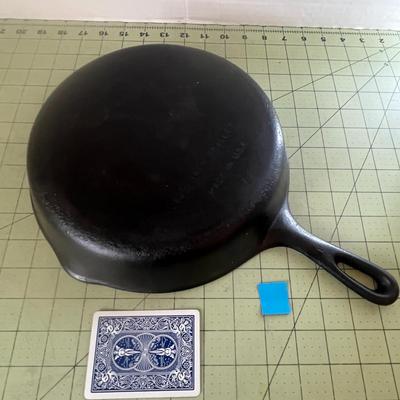 10½-Inch Cast Iron Skillet – Pre-Seasoned
