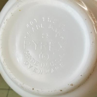 Pair of Vintage White Pyrex Mixing Bowls – Milk Glass – 6" Diameter