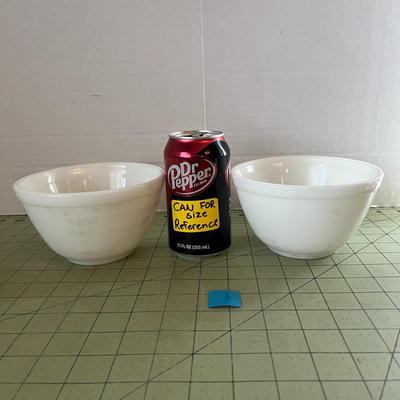 Pair of Vintage White Pyrex Mixing Bowls – Milk Glass – 6" Diameter
