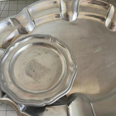 Scalloped Aluminum Tray Set