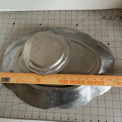 Scalloped Aluminum Tray Set