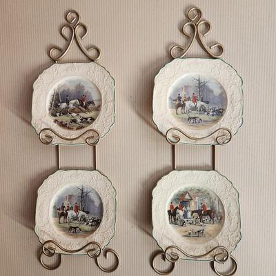 4 Wedgwood England Plates w Wall Holder Hunting Horses