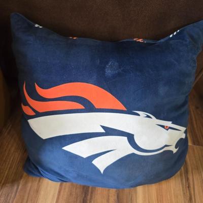 Denver Broncos Home Comfort Lot – Pillow, Robe & Rug