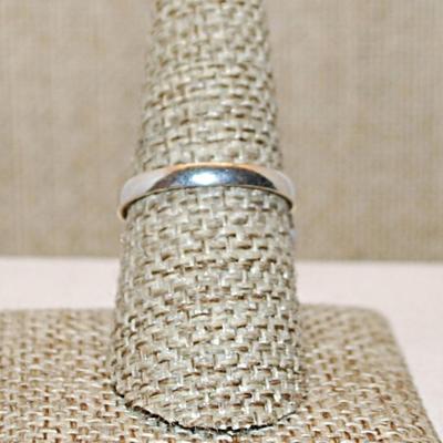 Size 9½ PEAR Shaped Crackled TURQUOISE Gemstone Ring with a Full Surround on a Silver Tone Band (6.7g)