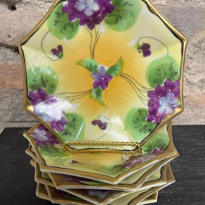 Sale Photo Thumbnail #297: Delightful set! Master with 6 individual bowls
