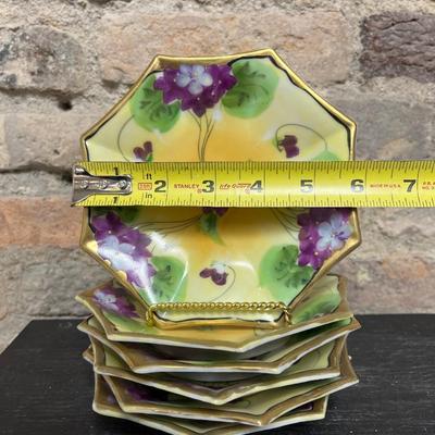 Sale Photo Thumbnail #296: Delightful set! Master with 6 individual bowls