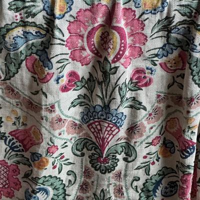 LOT 45Y: Twin Sized Multi Color Floral Bed Skirt and 2 Pillow Shams
