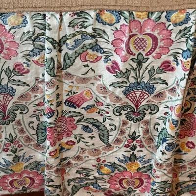 LOT 45Y: Twin Sized Multi Color Floral Bed Skirt and 2 Pillow Shams
