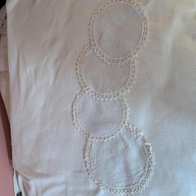 LOT 46X: Various Hand Embroidered Table Runners, Place Mats, Napkins and More!