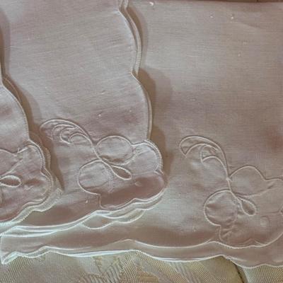 LOT 46X: Various Hand Embroidered Table Runners, Place Mats, Napkins and More!