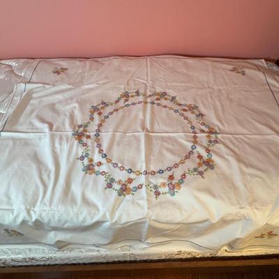 LOT 46X: Various Hand Embroidered Table Runners, Place Mats, Napkins and More!