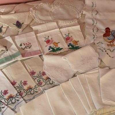 LOT 46X: Various Hand Embroidered Table Runners, Place Mats, Napkins and More!