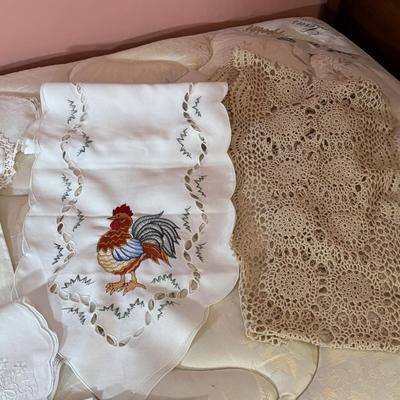 LOT 46X: Various Hand Embroidered Table Runners, Place Mats, Napkins and More!