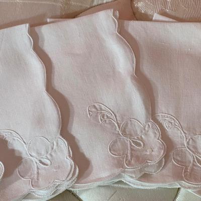 LOT 46X: Various Hand Embroidered Table Runners, Place Mats, Napkins and More!