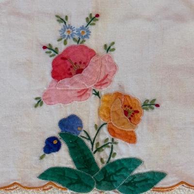 LOT 46X: Various Hand Embroidered Table Runners, Place Mats, Napkins and More!