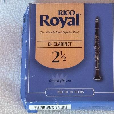 LOT 51L: Selmer Clarinet, Case, Accessories, and Song Books