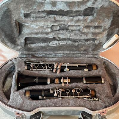 LOT 51L: Selmer Clarinet, Case, Accessories, and Song Books