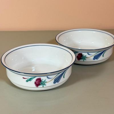 LOT 64K: Lenox Chinastone “Poppies on Blue” Plates (7), 2 sizes of Bowls (2 each) & Glass Mixing Bowls (2)