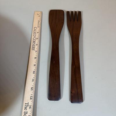 LOT 69D: Vintage Lebanon Supply Co Heirloom Walnut Ware Solid Wood Salad Set