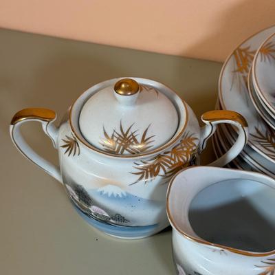 LOT 70D: Gorgeous Vintage Hand Painted Kutani China