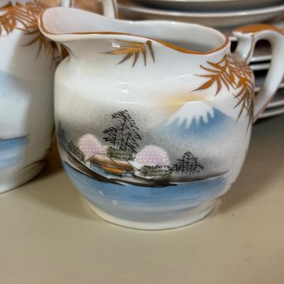 LOT 70D: Gorgeous Vintage Hand Painted Kutani China