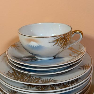 LOT 70D: Gorgeous Vintage Hand Painted Kutani China